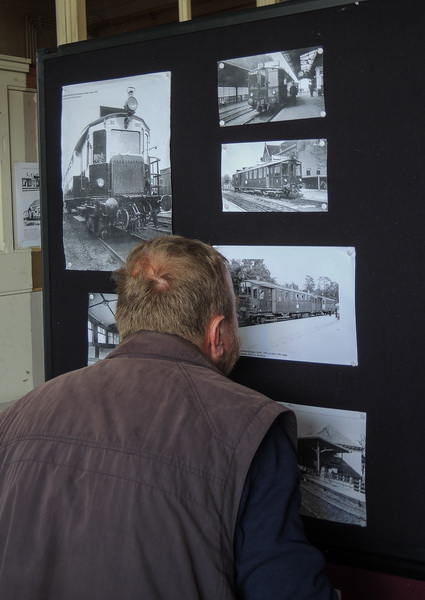 De foto-expositie over het Kamperlijntje trok veel belangstelling.
