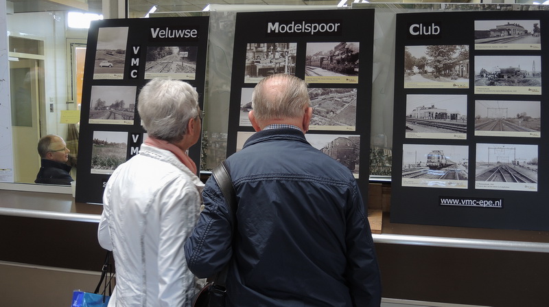 Foto-presentatie van de stations Hattemerbroek en Hattem.
