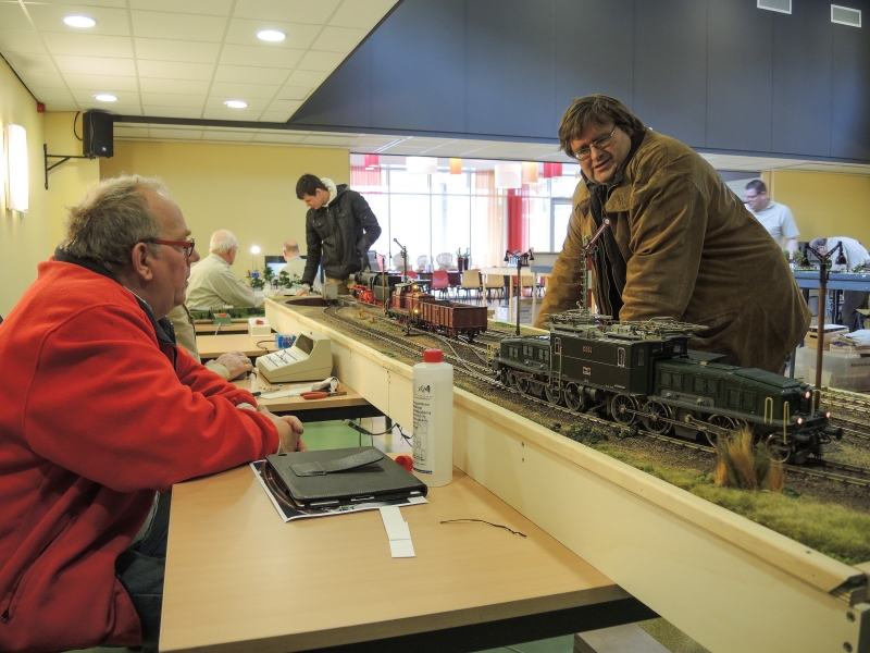 De Zwitserse 'krokodil' in spoor 1.
