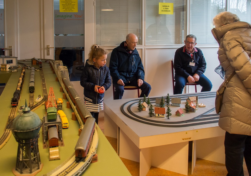 De oude nostalgische Märklin baan stond naast de nieuwe kinderbaan
