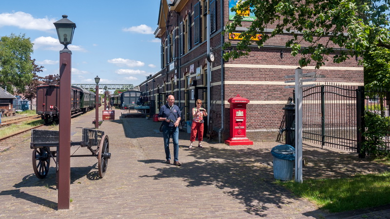 Let op de historische brievenbus (Haaksbergen)
