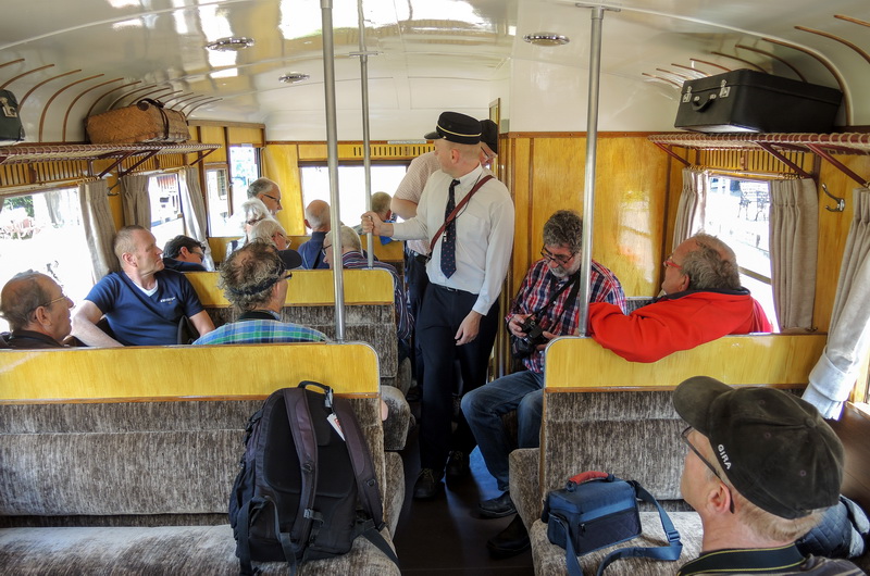 Deelnemers en onze begeleider in de Wismarer Schienenbus.
