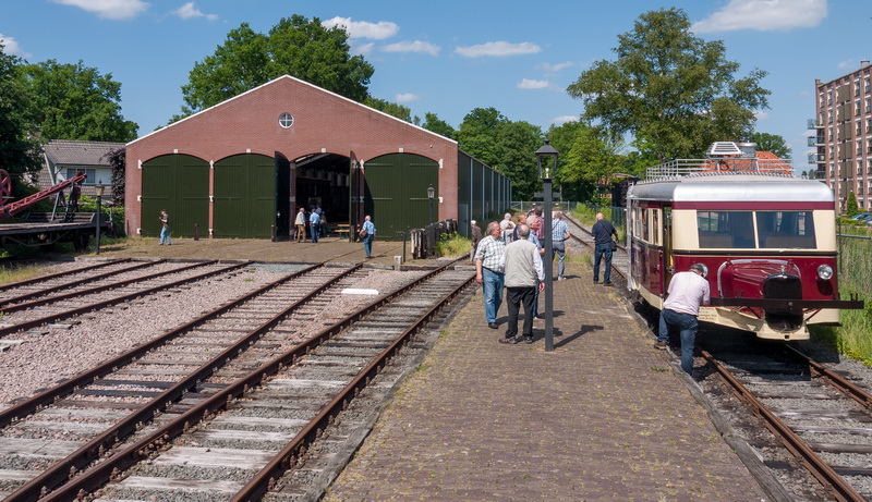 De railbus en het depot in Boekelo.
