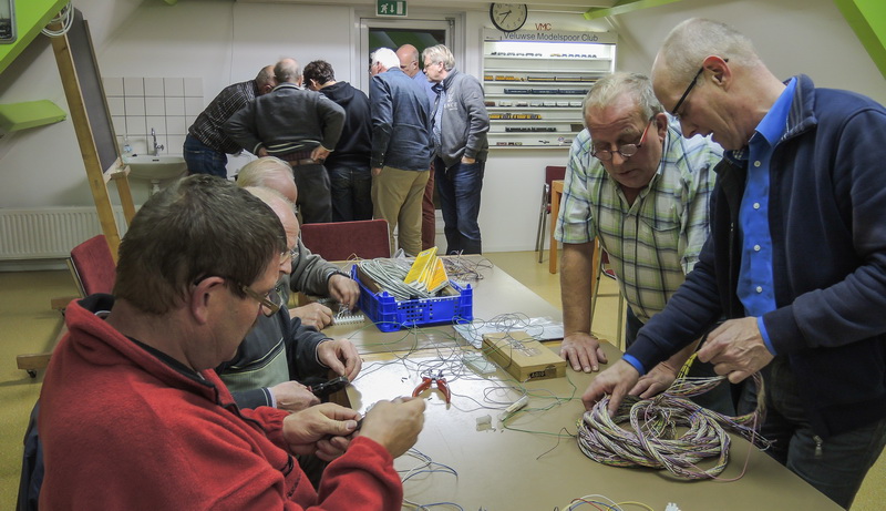 2014-12-01
De electrogroep in actie.
