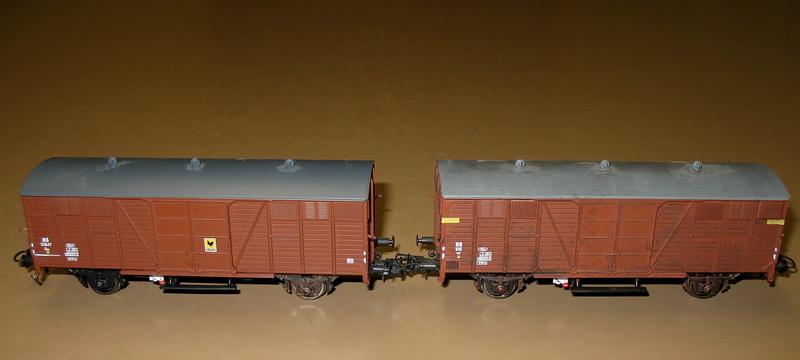 Links een "schone wagen", rechts een vervuild exemplaar.
